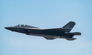 央视首曝歼-35生产线！性能碾压美F-35，福建号舰载机传来喜讯