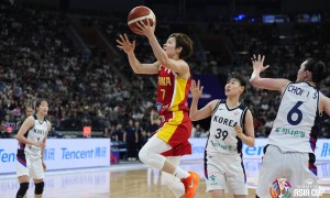 后卫发威！杨氏姐妹合砍20+12 王思雨屡秀妙传抢眼