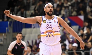 萨林杰24+19赵睿8+8 齐麟遭驱逐北控胜新疆