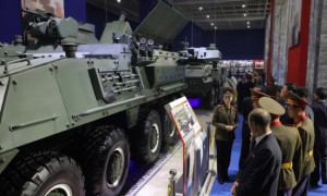 多图!朝鲜武器展震撼登场,金正恩警告“敌人应感到担忧”