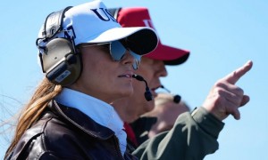 特朗普访海军庆典前,白宫被曝曾力促发射实弹而非哑弹:要有真实爆炸,而非空有场面