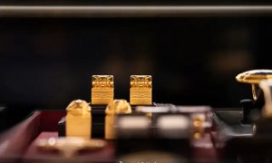 一件香囊飙涨7万多,1200亿老铺黄金猛提价