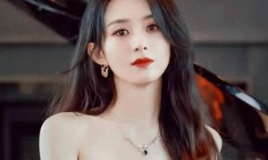 “赵丽颖学钢管舞”上热搜!被教练曝训练内幕,她陪跑金鸡奖亏不亏