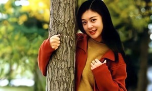 她曾是央视主持人,远嫁欧洲入英国国籍,后49岁离婚回国捞金