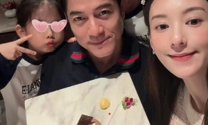 郭富城夫妇合体看赛马,方媛穿小黑裙挺孕很高级,透露三胎预产期