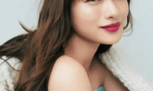 石原里美3年生2娃复出当女主播!38岁她美若惊艳少女